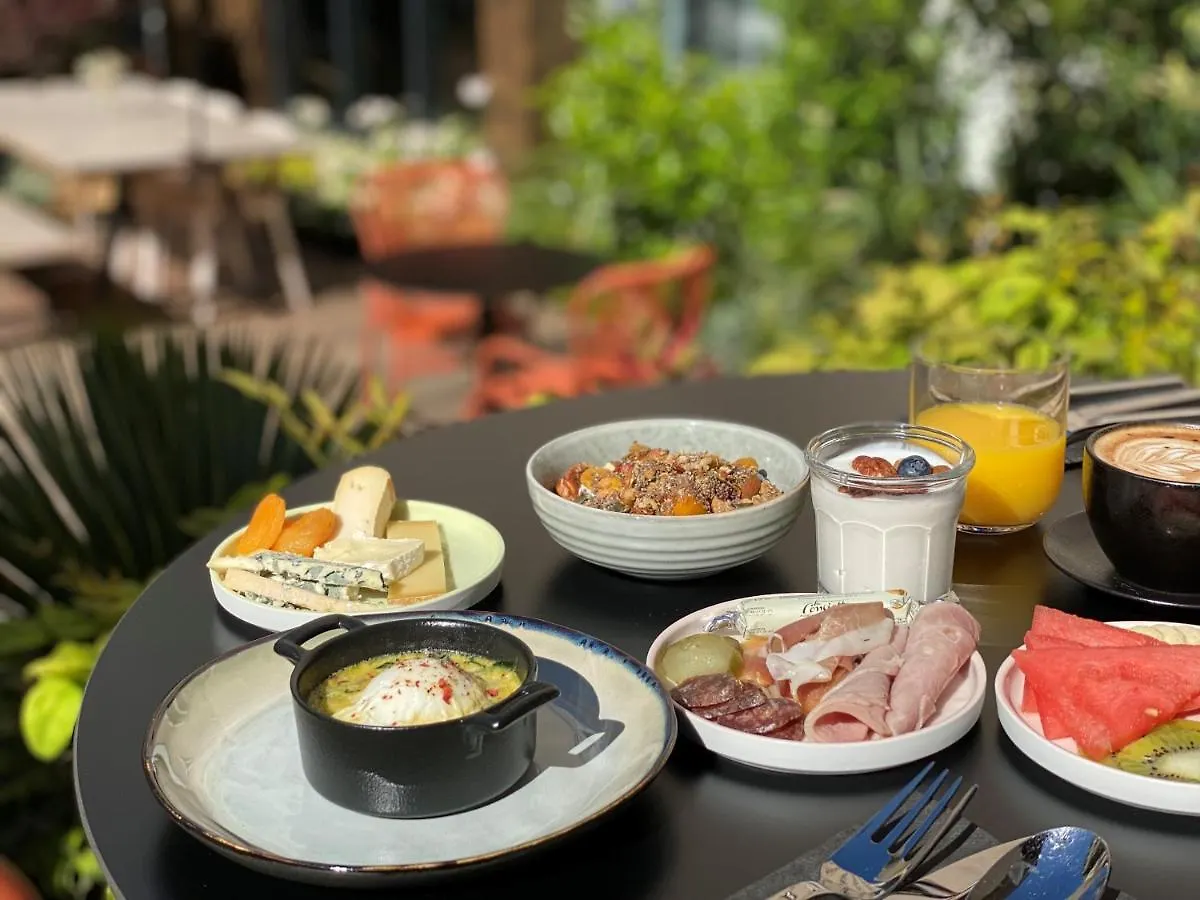 Tribe Batignolles Hotell 4*