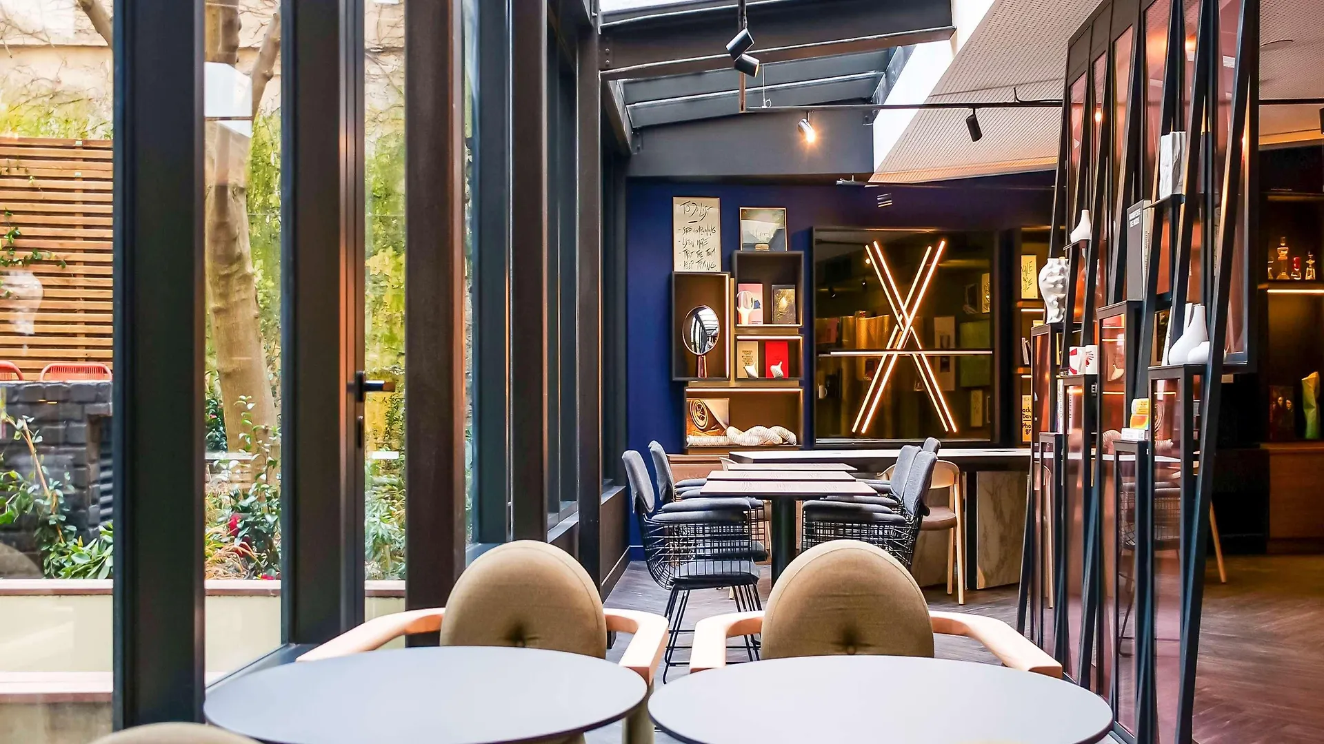 Tribe Batignolles 4*