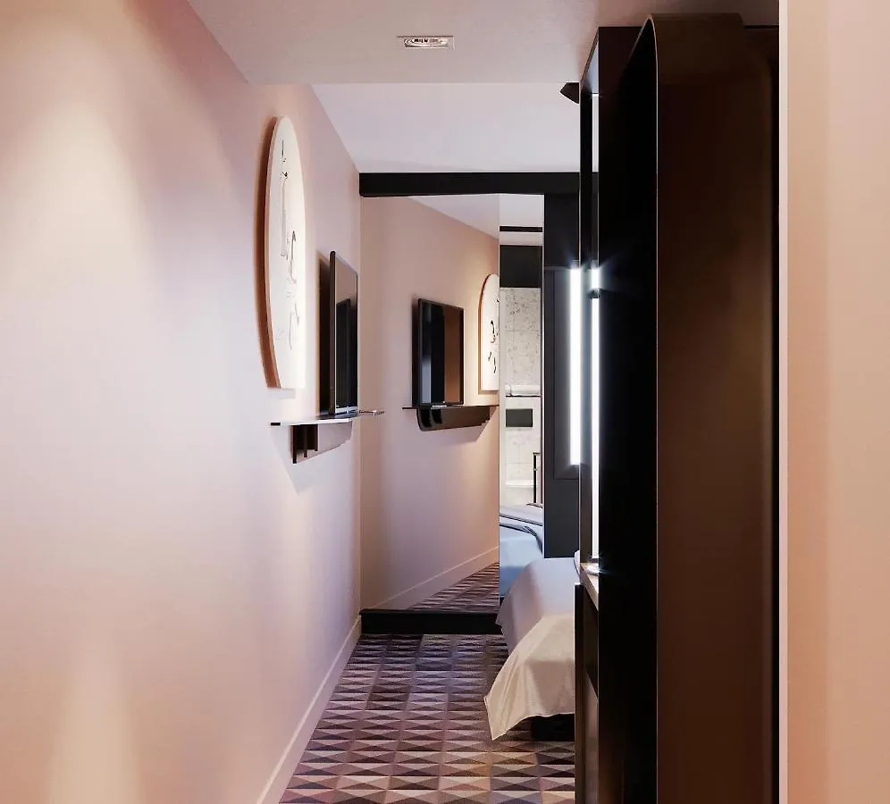 Tribe Batignolles 4*
